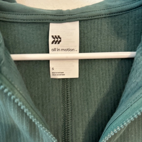 All in motion cropped hoodie - Picture 2 of 3